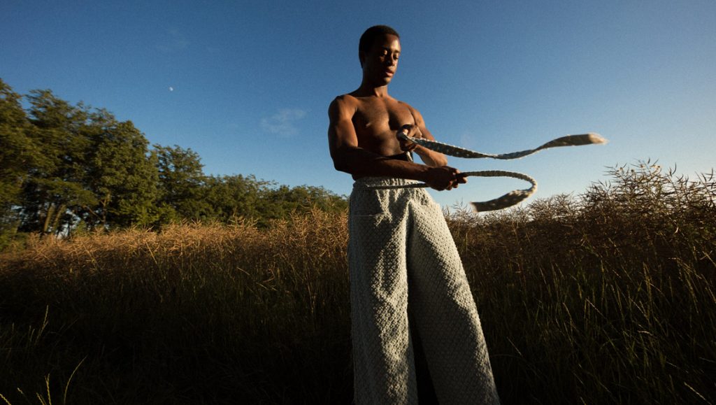 Mesačný svit /editoriál o zraniteľnosti a sile/