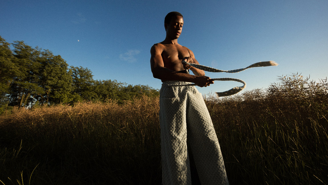 Mesačný svit /editoriál o zraniteľnosti a sile/