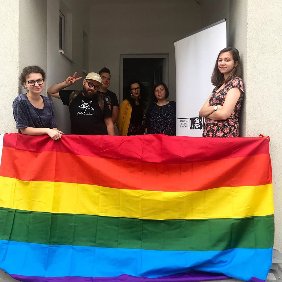 Dnes je PRIDE deň! Zapojte sa aj vy s dúhovou vlajkou