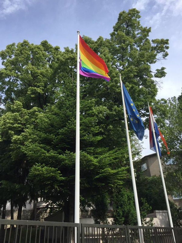 Dnes je PRIDE deň! Zapojte sa aj vy s dúhovou vlajkou