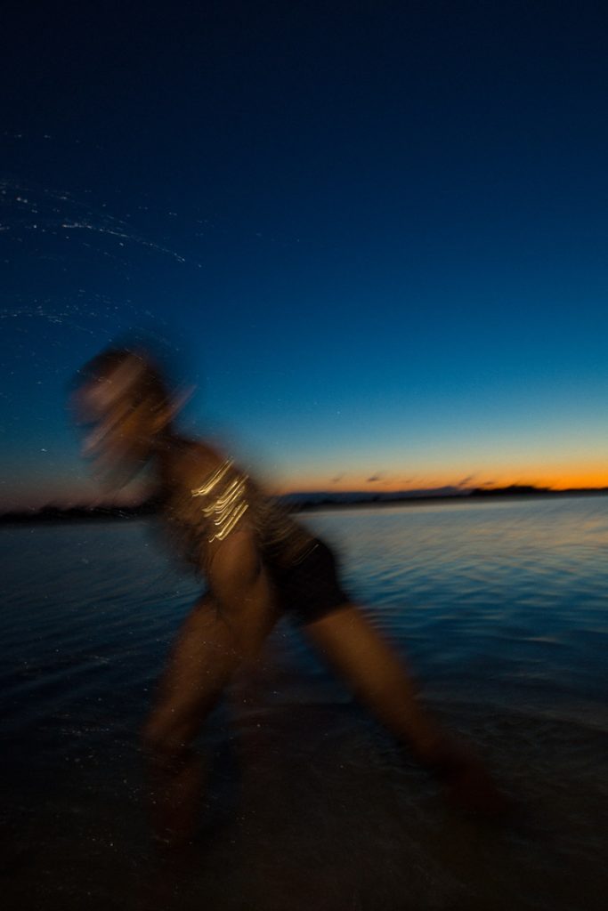 Mesačný svit /editoriál o zraniteľnosti a sile/