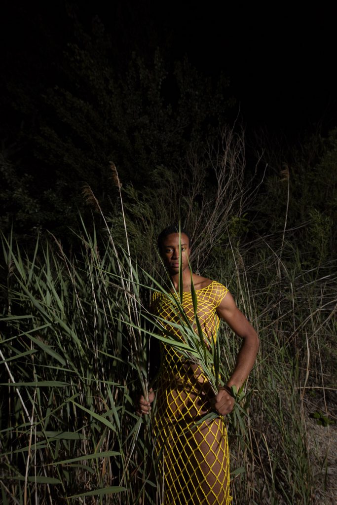 Mesačný svit /editoriál o zraniteľnosti a sile/