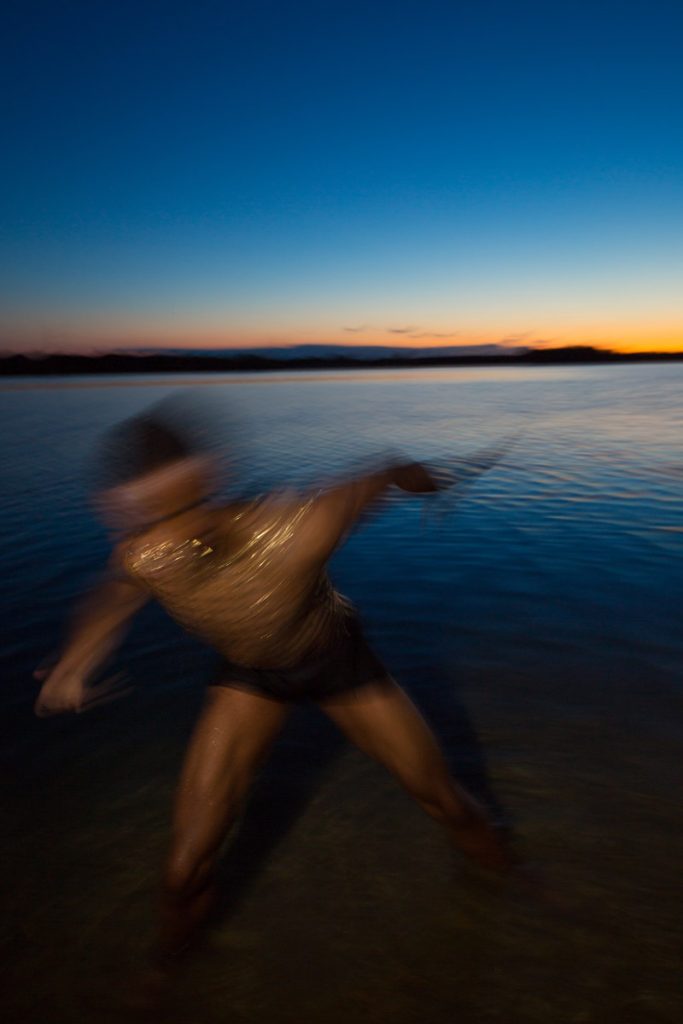 Mesačný svit /editoriál o zraniteľnosti a sile/