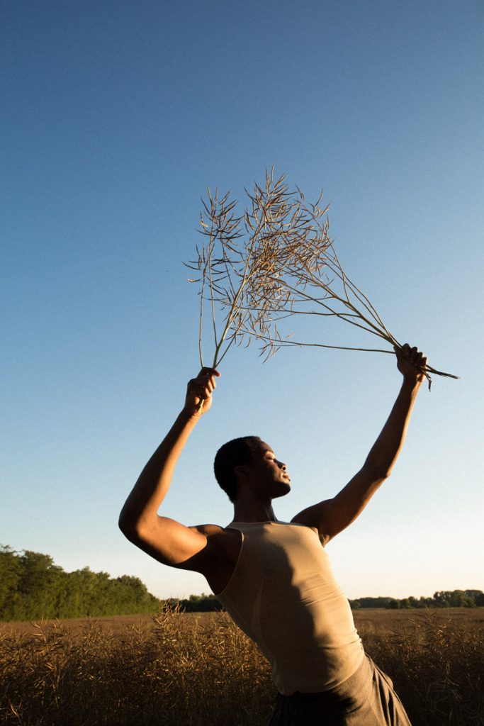 Mesačný svit /editoriál o zraniteľnosti a sile/