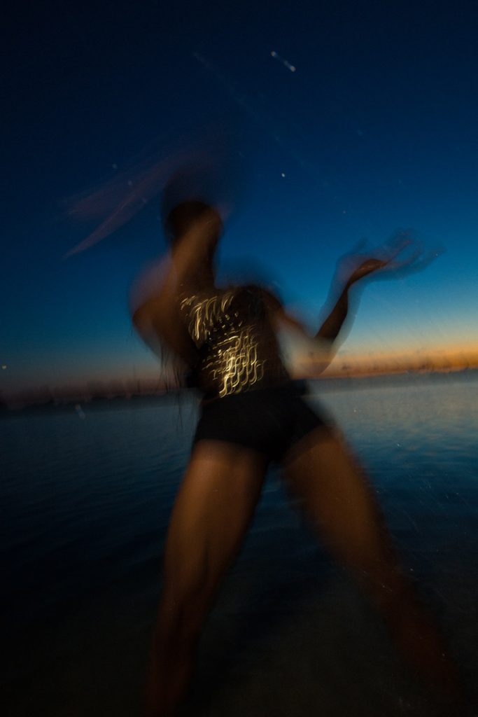 Mesačný svit /editoriál o zraniteľnosti a sile/