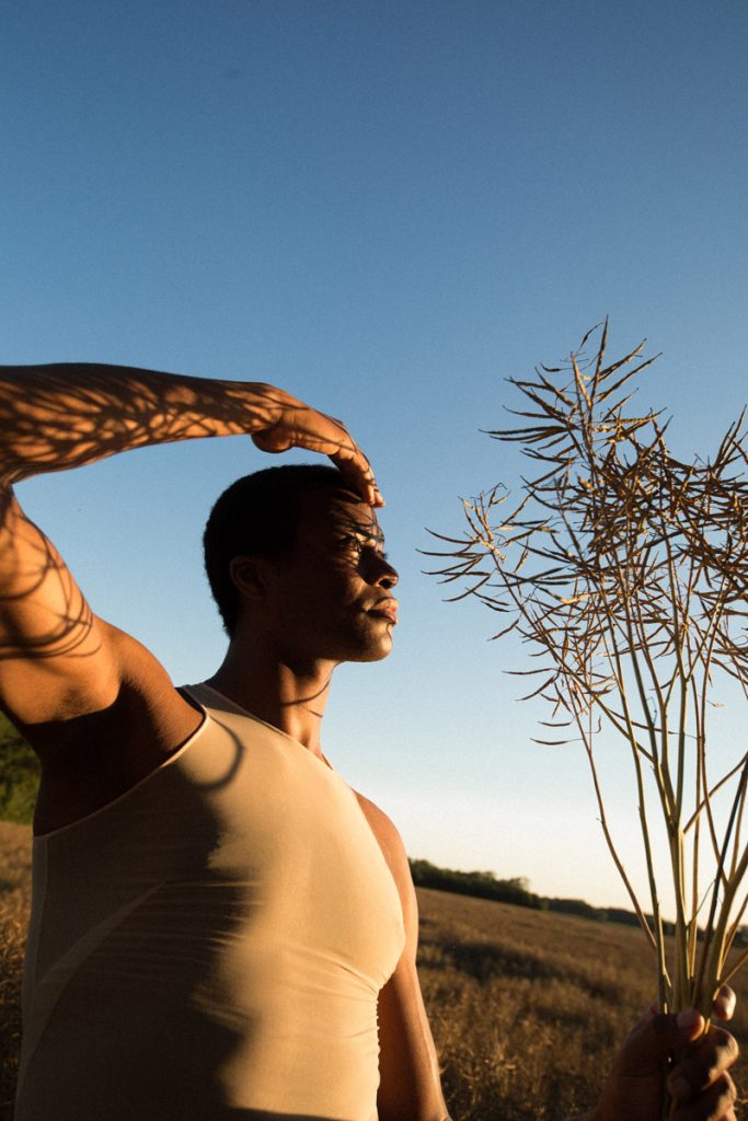 Mesačný svit /editoriál o zraniteľnosti a sile/