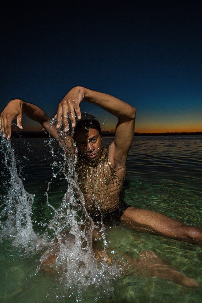 Mesačný svit /editoriál o zraniteľnosti a sile/