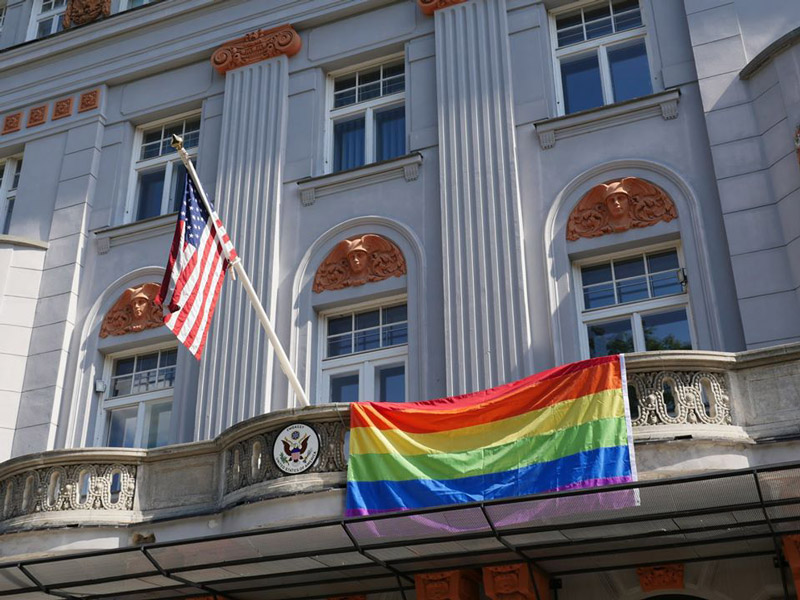 Dnes je PRIDE deň! Zapojte sa aj vy s dúhovou vlajkou