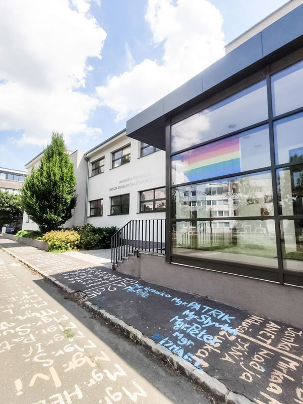 Dnes je PRIDE deň! Zapojte sa aj vy s dúhovou vlajkou