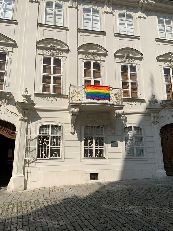 Dnes je PRIDE deň! Zapojte sa aj vy s dúhovou vlajkou