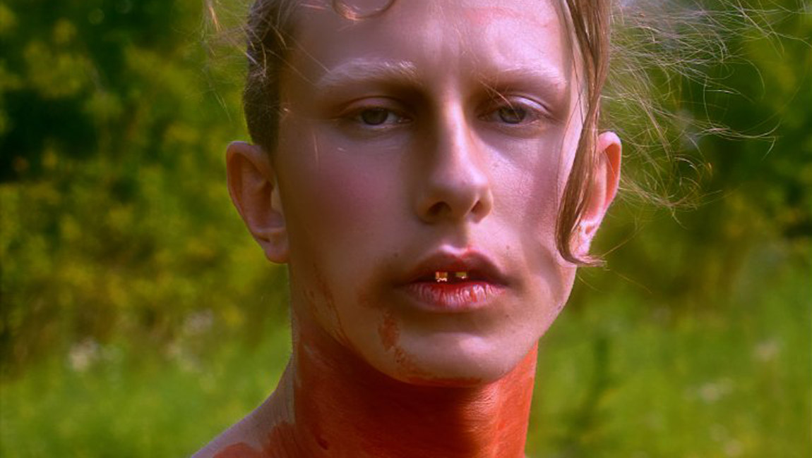 Mladé queer talenty zachytili, ako sa cítili počas karantény