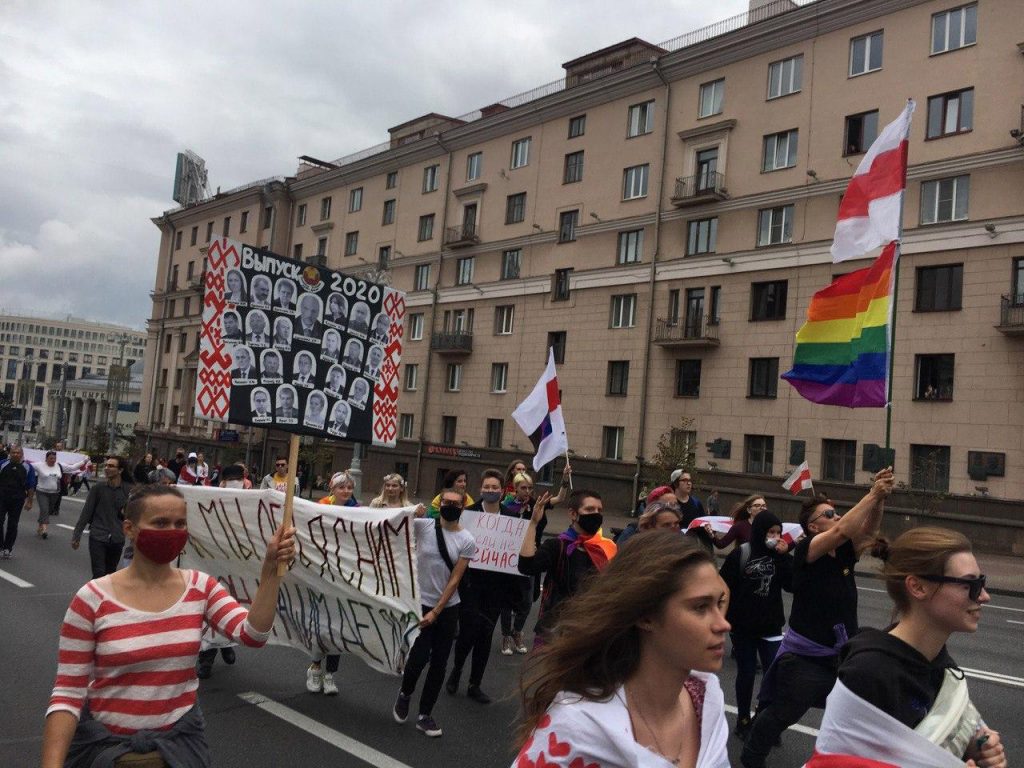 Bieloruskí LGBTI ľudia protestujú za zmenu, hoci sa k nim polícia správa agresívnejšie