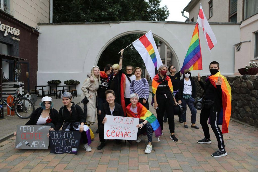 Bieloruskí LGBTI ľudia protestujú za zmenu, hoci sa k nim polícia správa agresívnejšie