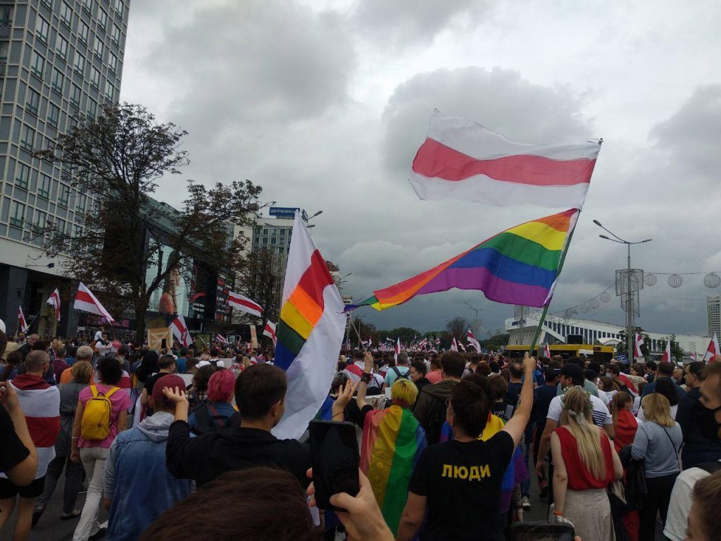 Bieloruskí LGBTI ľudia protestujú za zmenu, hoci sa k nim polícia správa agresívnejšie