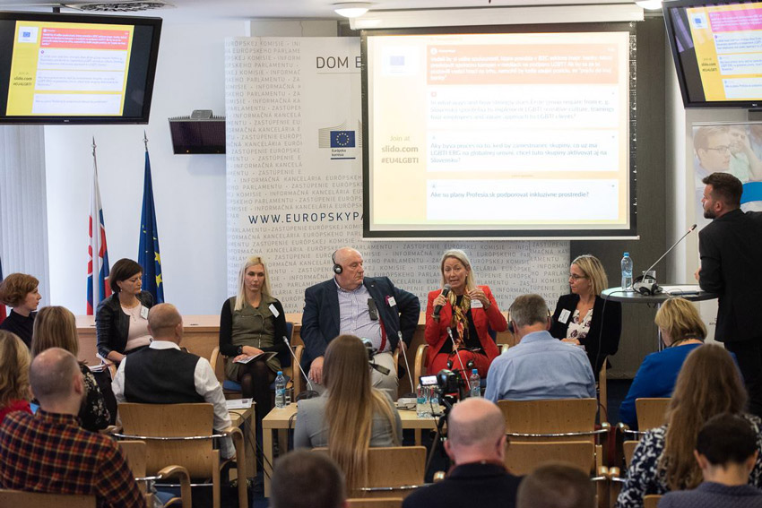 Dúhová vlajka v rukách biznisu