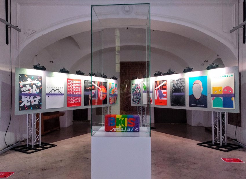 Dúhové kamene v uliciach Bratislavy: street artom upozorňuje na toleranciu