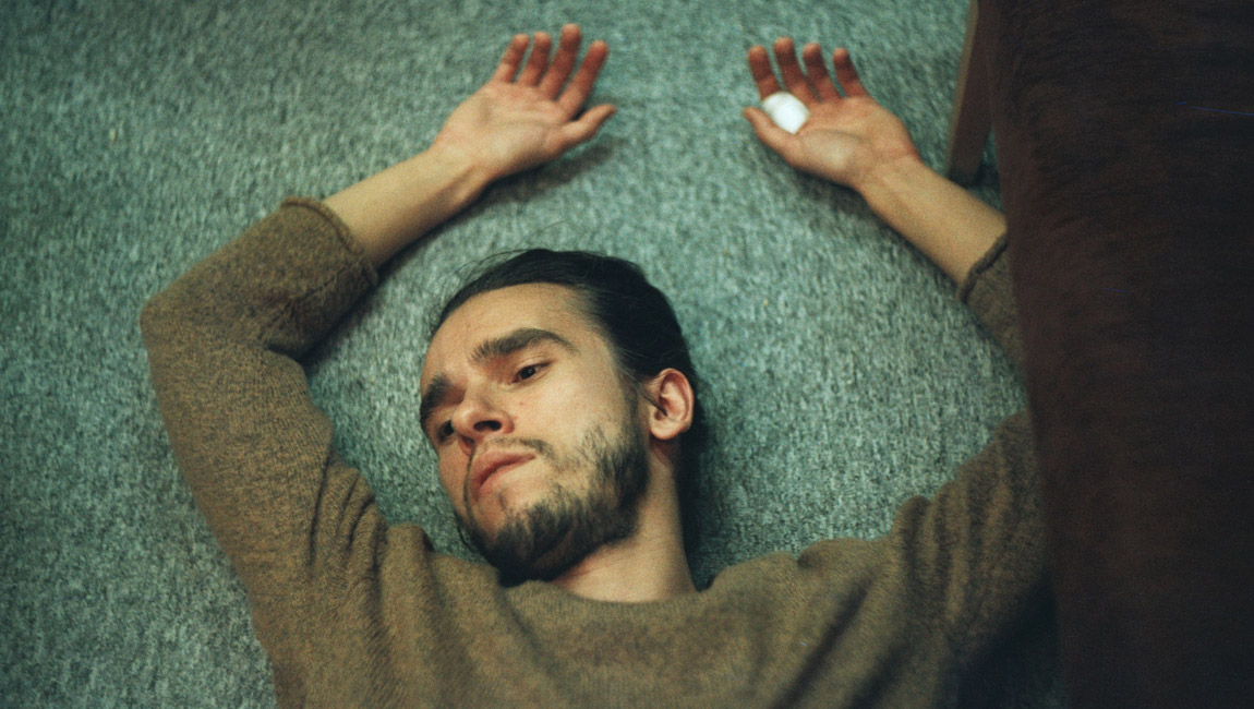 Nevidím rozdiel v tom, či hrám homosexuála alebo iného „sexuála“. O divadle a živote hovorí herec Peter Tilajčík