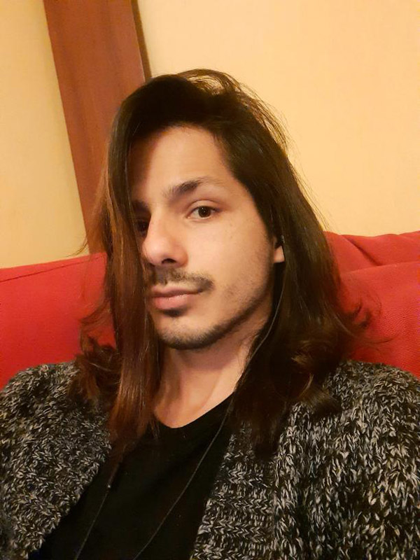 Karanténu trávim tak, že varím a najmä sledujem Youtube či Netflix, asi ako každý... A prečo tieto dve fotky? No preto, lebo som na nich pretty!