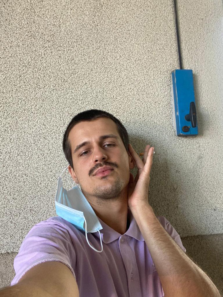 Lockdown trávim najmä v praci. Vrcholom môjho dňa v nemocnici sú dvaja vojaci stojaci vo vstupnej sále.