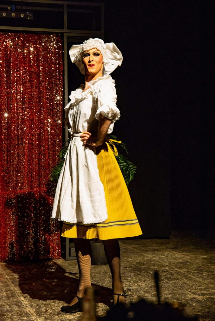 V Banskej Bystrici víri stojaté vody drag queen Chantall Licorne, jej okolie ju plne podporuje