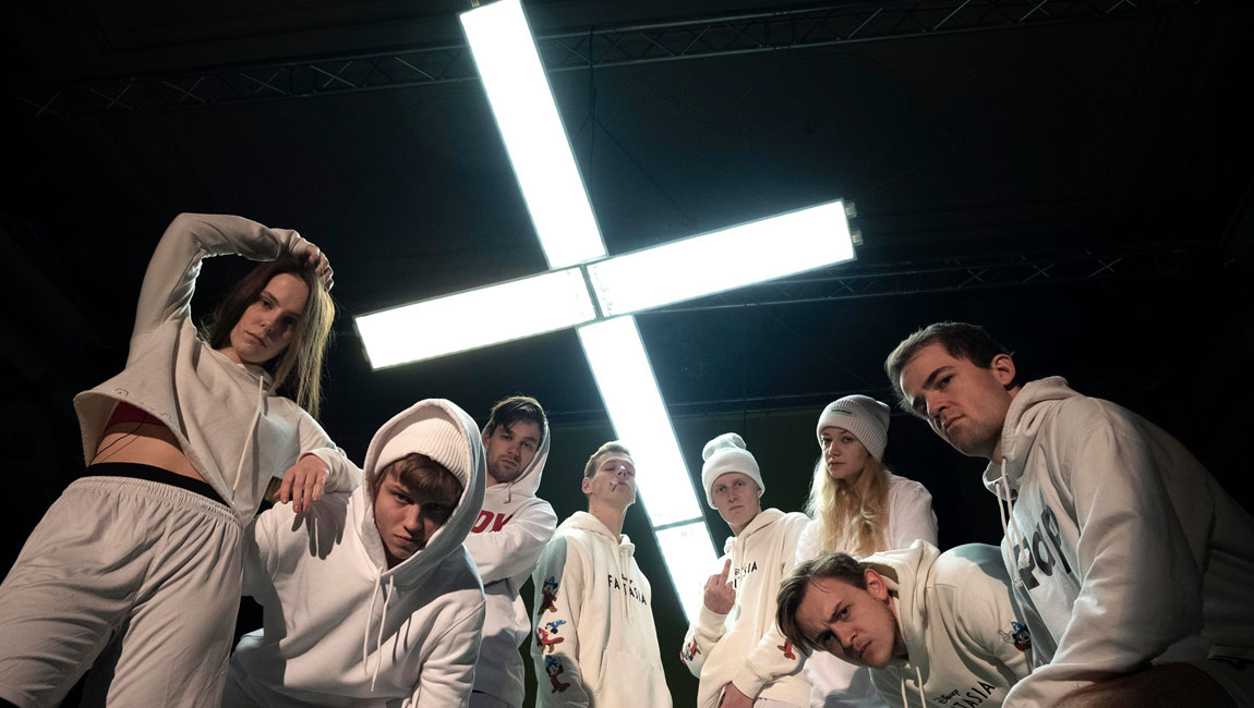 Boh je teplý, divadelnú hru s týmto názvom uvidíte online