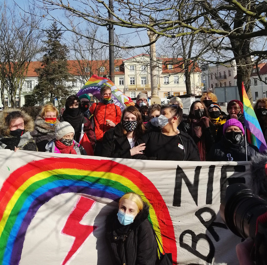 Aktivistky po vynesení rozsudku - Foto: Amnesty International Polska