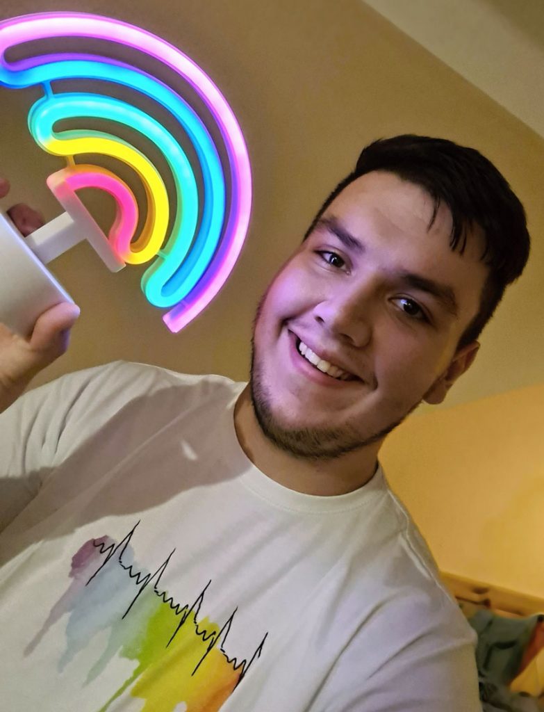 Nádej môžeme hľadať v mladšej generácii, ktorá LGBTI komunitu viac akceptuje, myslí si Ondrej z portálu Dúhy.sk