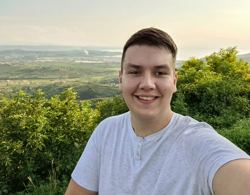 Nádej môžeme hľadať v mladšej generácii, ktorá LGBTI komunitu viac akceptuje, myslí si Ondrej z portálu Dúhy.sk