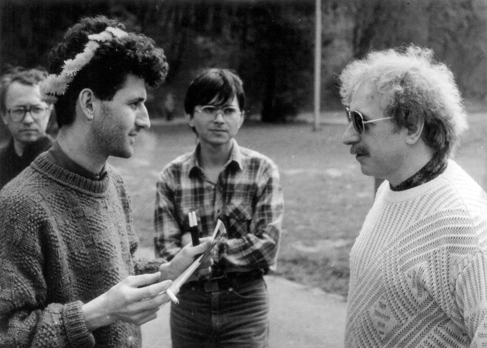 Prvý Orientačný pretek v Bratislave na Partizánskej lúke v roku 1991, organizačný tím zľava: Jaroslav Gyurik, Ivan Požgai, Marián Vojtek.
