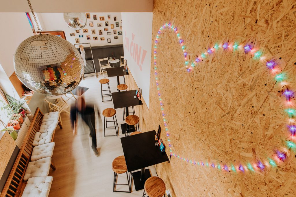 Ako to vyzerá v gej bare? Pozrite si fotky z Teplárne