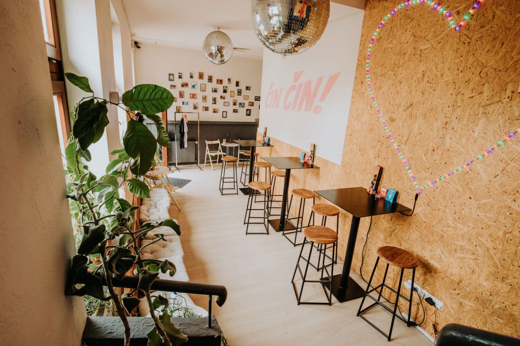 Ako to vyzerá v gej bare? Pozrite si fotky z Teplárne