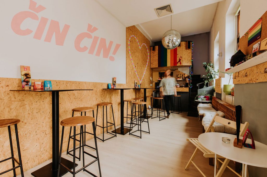 Ako to vyzerá v gej bare? Pozrite si fotky z Teplárne