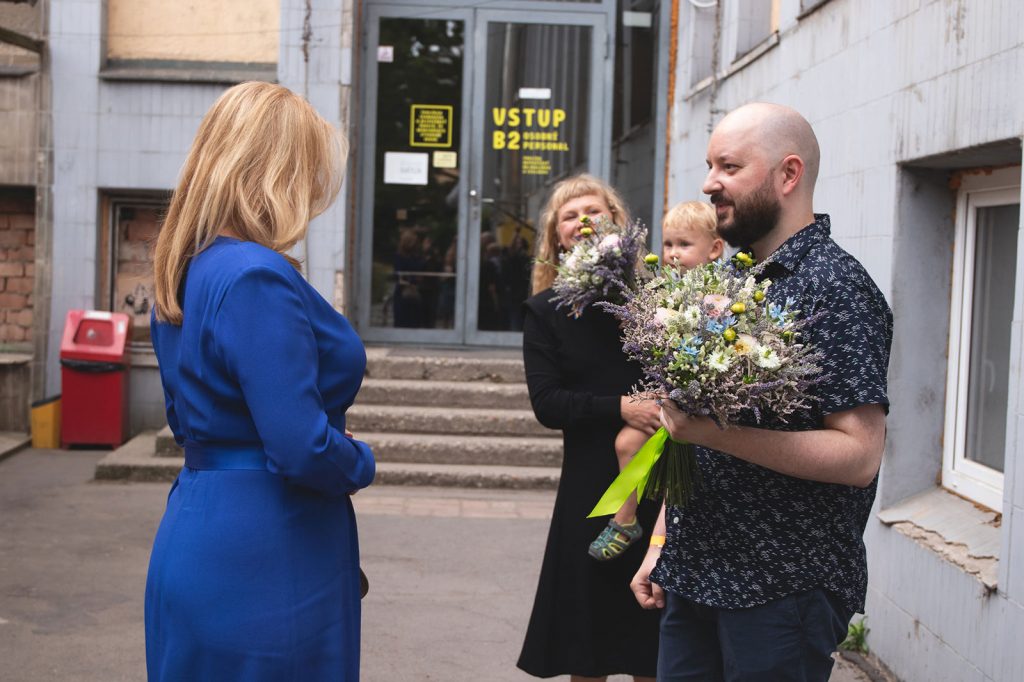 Široké úsmevy a dobrá nálada, to vidno na fotkách zo sprievodných podujatí Dúhového PRIDE Bratislava
