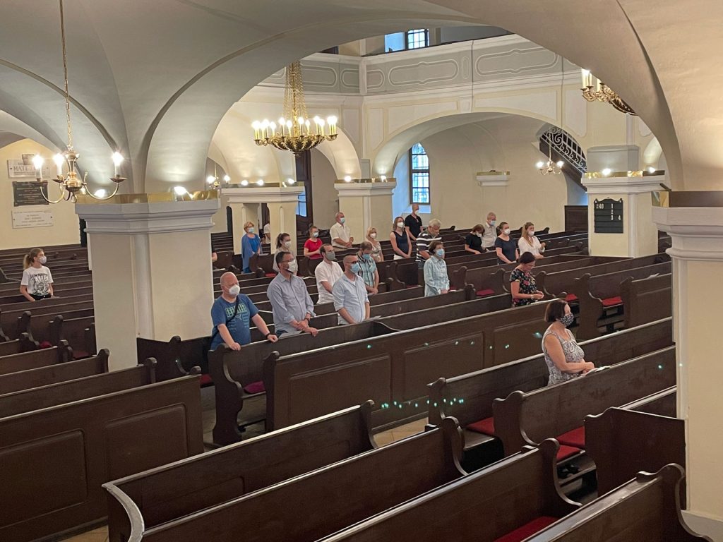 Široké úsmevy a dobrá nálada, to vidno na fotkách zo sprievodných podujatí Dúhového PRIDE Bratislava