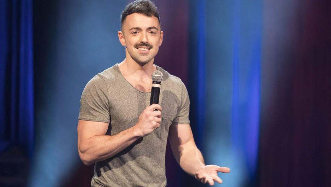 Spoznajte queer stand-up komikov a komičky, ktorí a ktoré vás určite rozosmejú