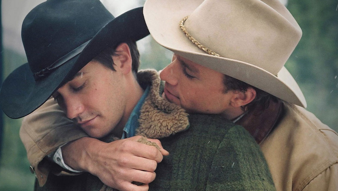 Film Skrotená hora z roku 2005 má veľké miesto v srdciach LGBTI+ komunity. Ovenčený množstvom ocenení patrí medzi najlepšie snímky queer kinematografie a uspel aj medzi väčšinovým publikom.