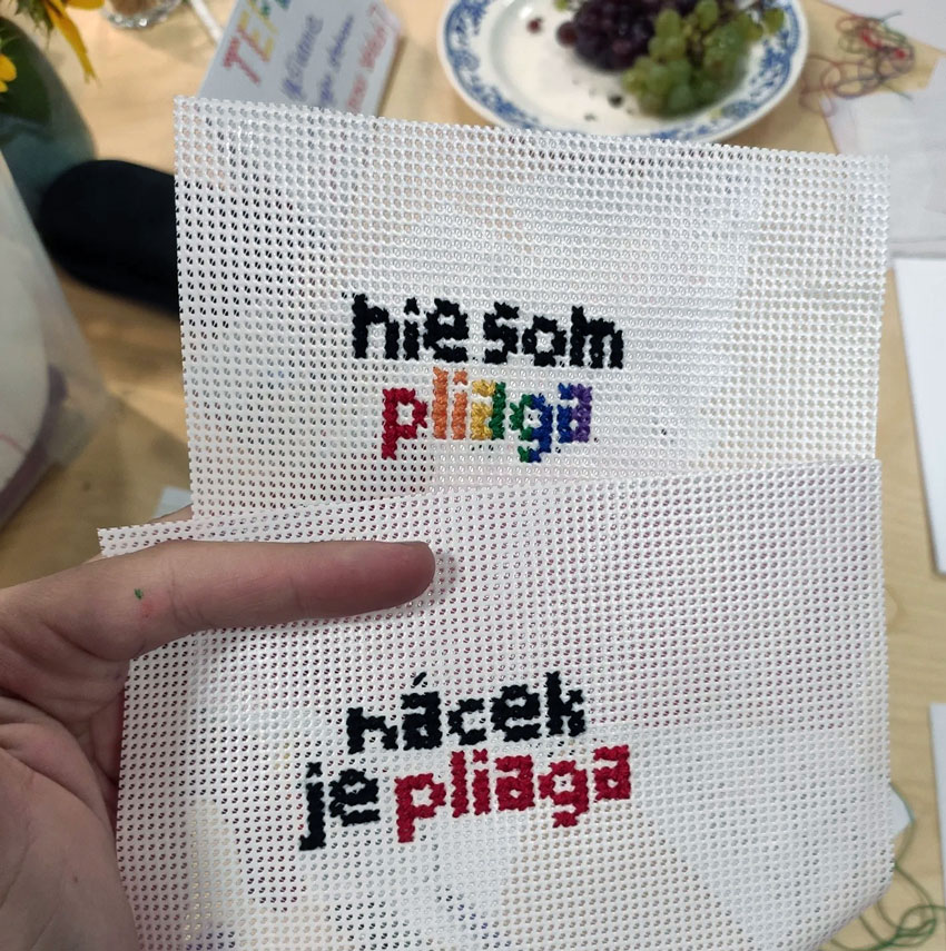 Výšivkou chcú upozorniť na problémy dúhovej komunity